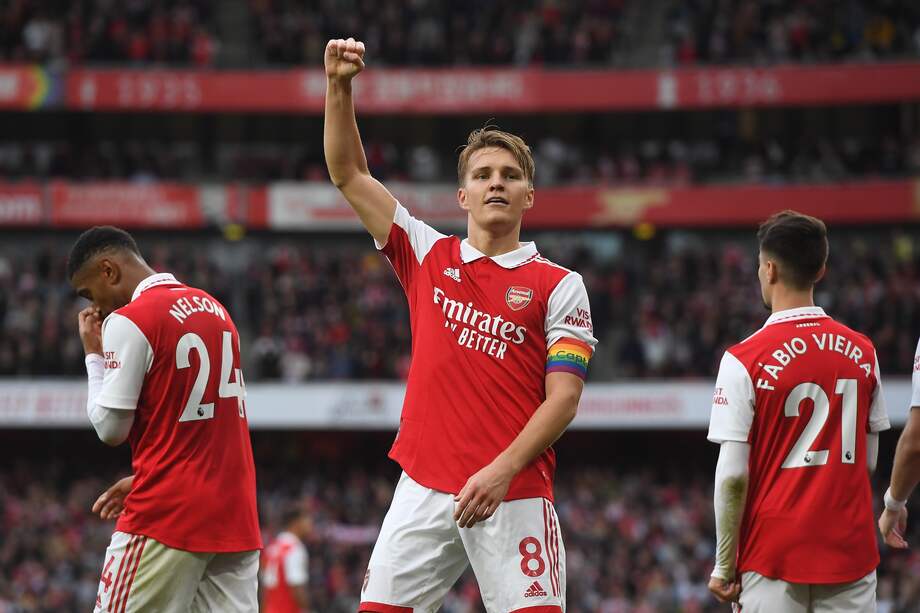 Arsenal lidera la Premier League y se ilusiona con su primer título liguero desde 2004.