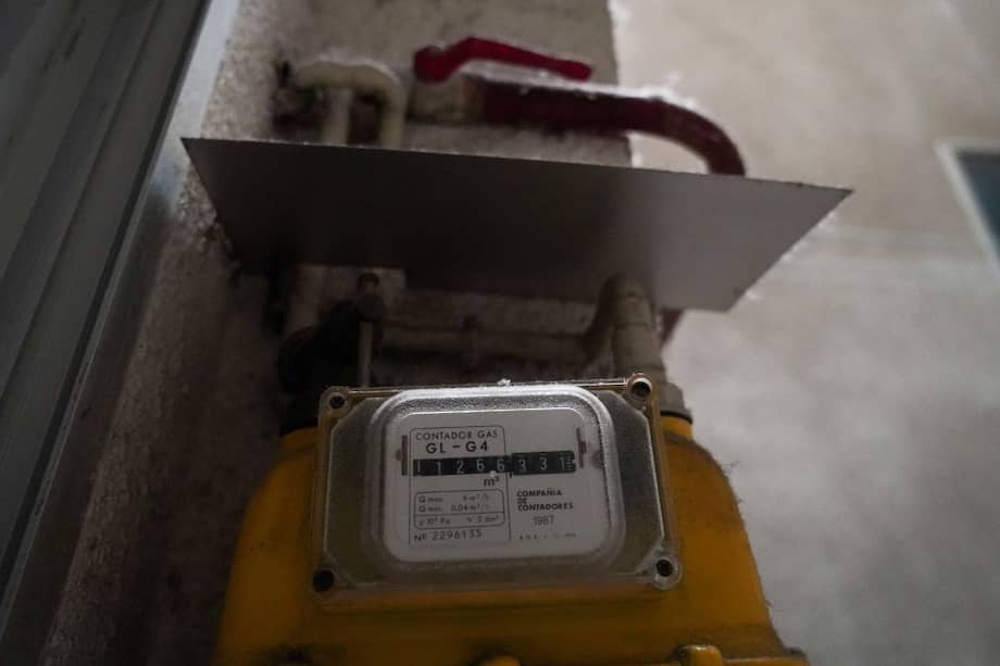 os altos costos de la energía han obligado a los proveedores a instalar medidores prepago para evitar las altas deudas por consumo.