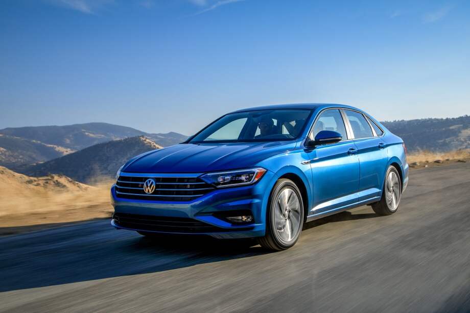 El nuevo Jetta 2019 llega en colores blanco puro, plata blanco metálico, gris platino metálico, negro profundo perlado y azul seda metálico. / Cortesía