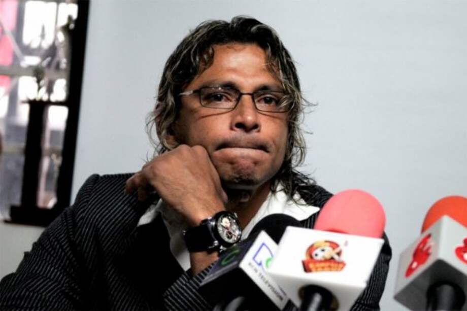 Gerardo Bedoya, en la rueda de prensa en la que ofreció excusas al país por su comportamiento dentro de la cancha de fútbol / Archivo