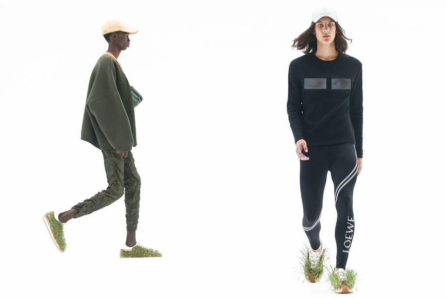 Modelos presentan creaciones de la colección masculina Primavera/Verano 2022-2023 del diseñador británico Jonathan William Anderson para la casa de moda Loewe durante la Semana de la Moda de París.