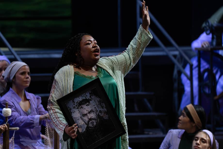 La soprano colombiana Betty Garcés interpreta a la protagonista, Senta.