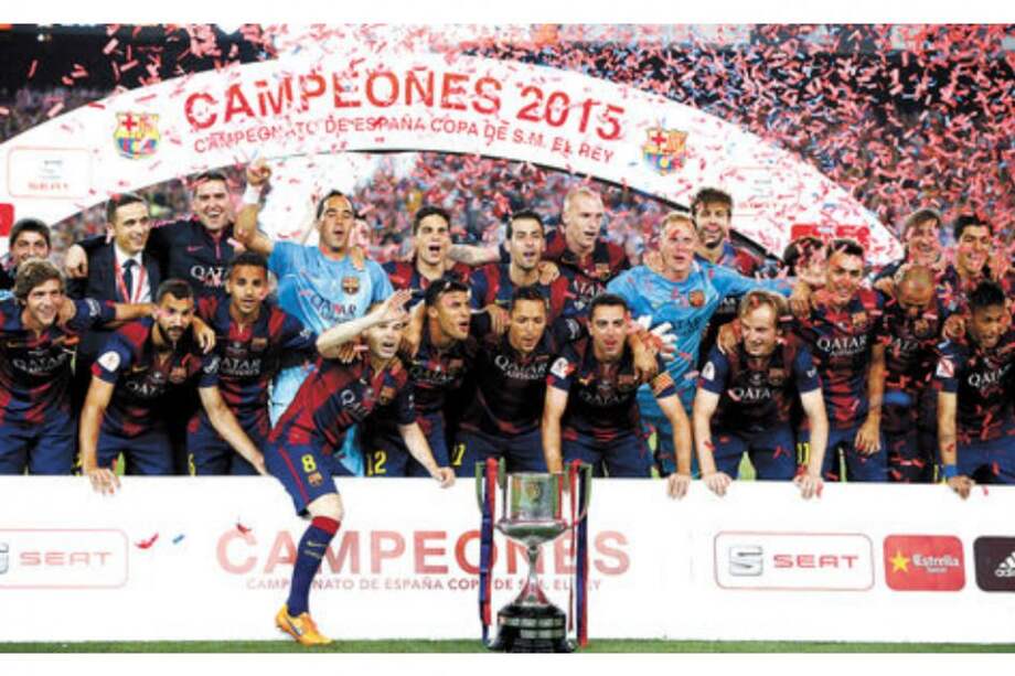 Barcelona celebrando su título de la Copa del Rey. / EFE