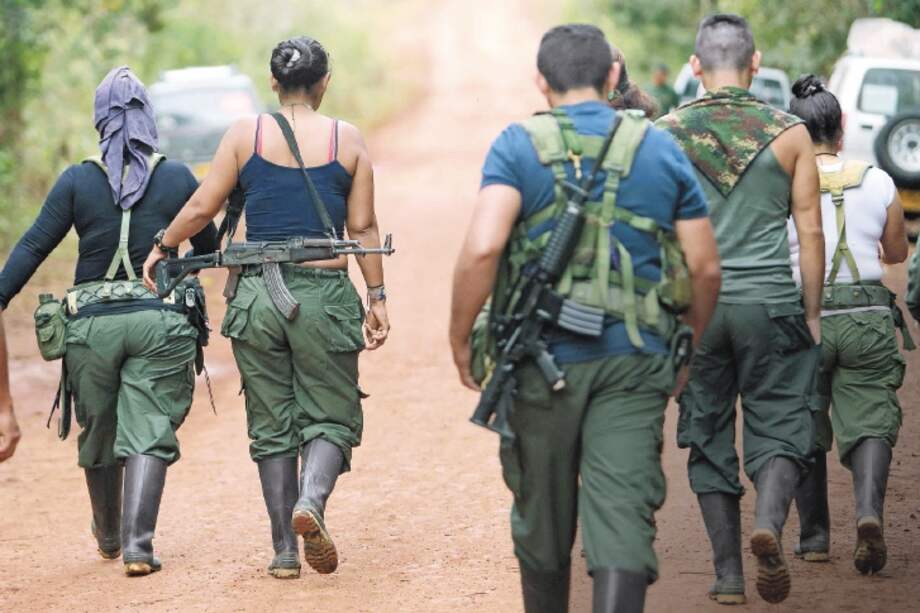 Un grupo de guerrilleros en una de las Zonas Veredales de Normalización ./EFE