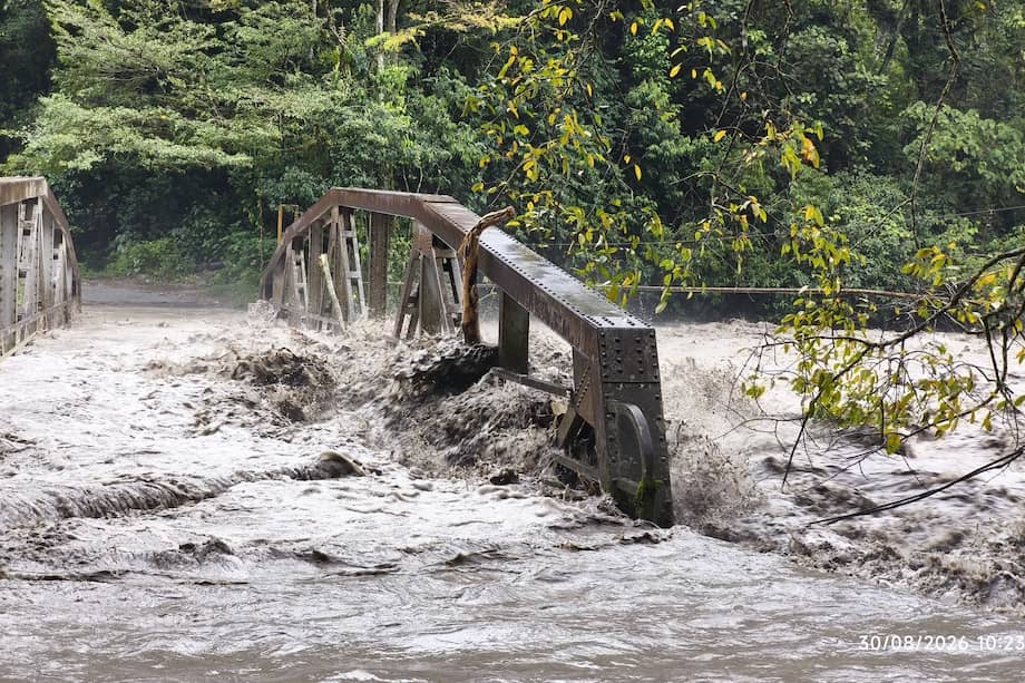 Puente Ocal en Guayabetal tras emergencia por lluvias.