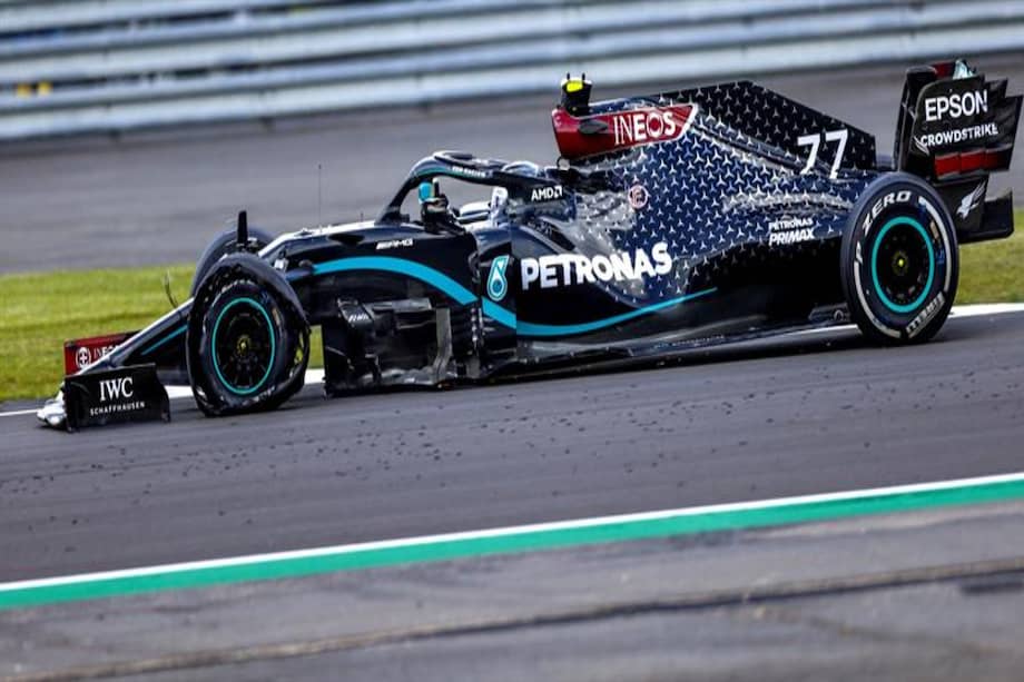 Sobre el final de la carrera en Gran Bretaña el piloto Lewis Hamilton (Mercedes) sufrió un pinchazo que le complicó, pero no le arrebató la victoria.