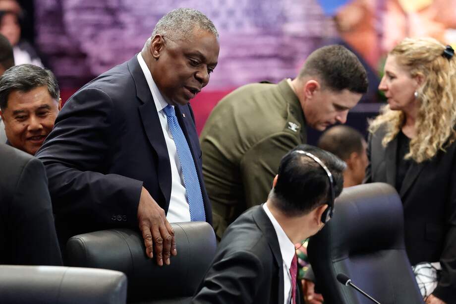 El Pentágono reveló el lunes que Lloyd Austin fue al hospital por primera vez el 22 de diciembre para un procedimiento médico no especificado y regresó a casa al día siguiente. Luego lo llevaron al centro médico militar nacional Walter Reed, en Washington, el lunes 1 de enero, experimentando “dolor severo”.