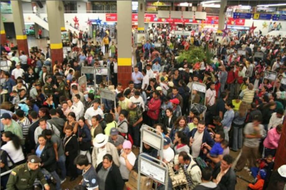 Rescatan a bebé raptado en terminal de transporte de Bogotá