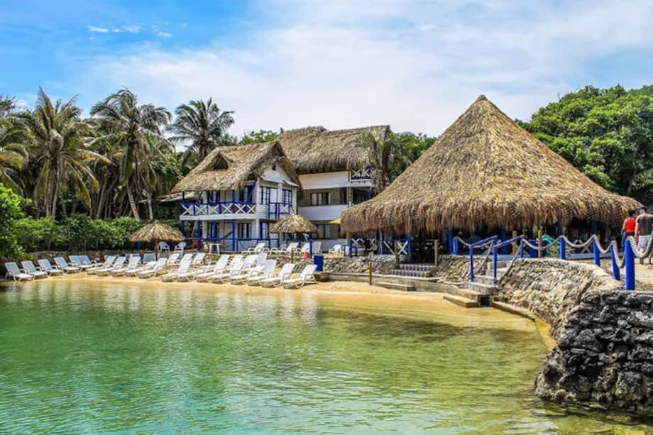 Proponen tarifa del 0% del impuesto nacional al consumo para restaurantes y bares para impulsar el turismo nacional.