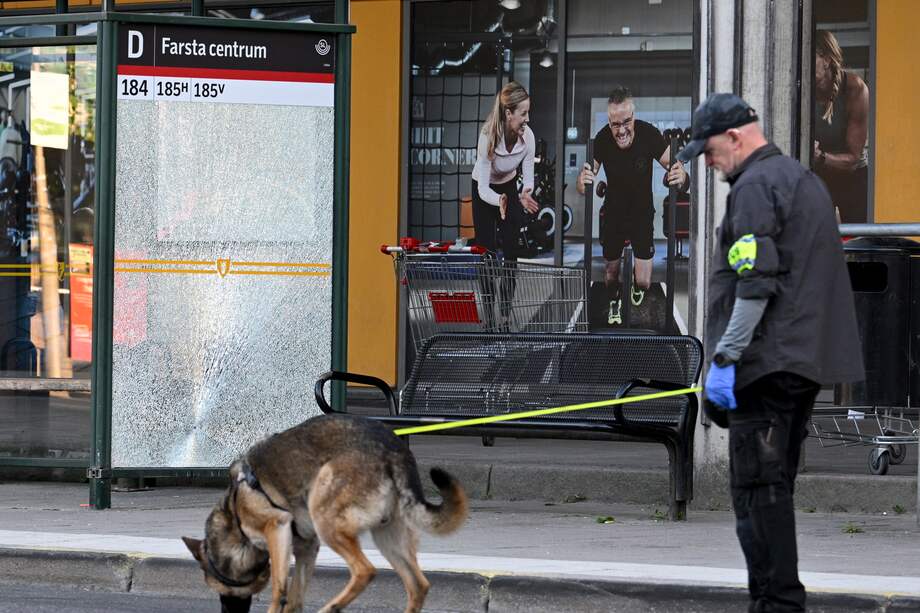 La Policía de Estocolmo arribó al lugar minutos después del tiroteo que dejó un muerto y tres heridos.
