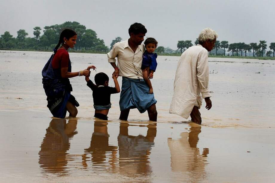 La violencia por conflictos o por el crimen organizado causó el desplazamiento diario de 30.000 personas en 2014. / EFE