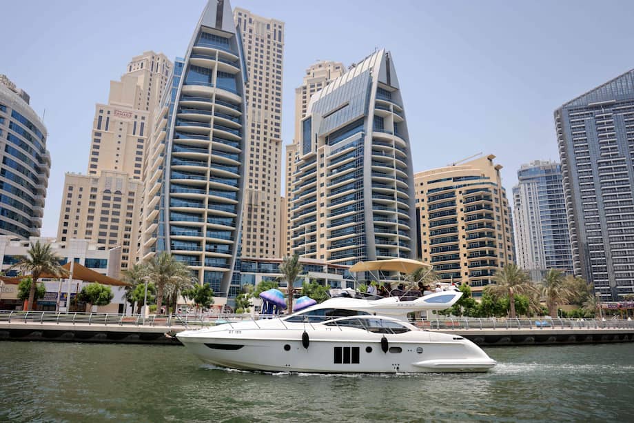 Racacielos, yates de lujo y automóviles de gama alta son el paisaje habitual en los sectores más exclusivos de Dúbai.