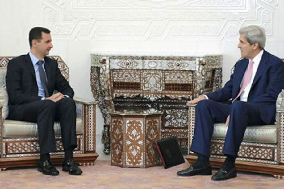En 2009 John Kerry cenaba con Bashar Al Assad