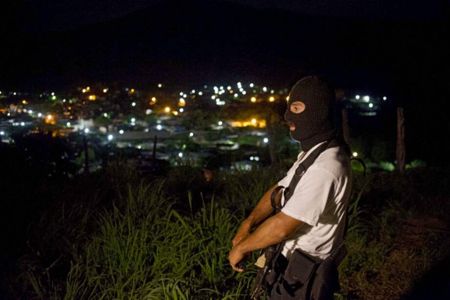 Guerra contra el narcotráfico: milicias en México, legalización del cannabis en Uruguay