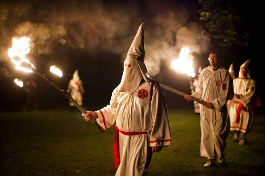 Anonymous desvela la identidad de supuestos miembros del Ku Klux Klan