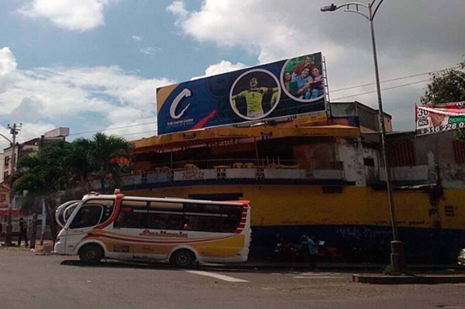 Valla donde se utiliza imagen de Radamel Falcao García.