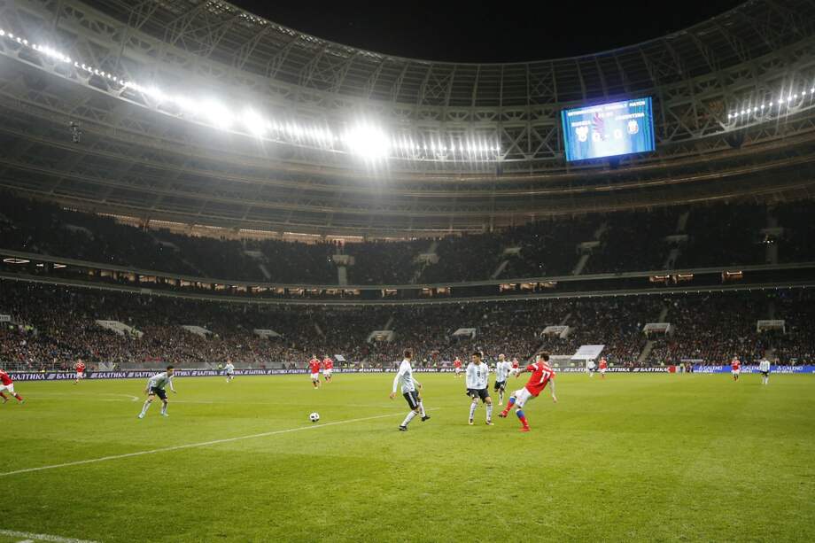 El estadio de Luzhnikí, en Moscú, donde jugaron Rusia y Argentina y lugar de la final de la próxima Copa del Mundo. / EFE