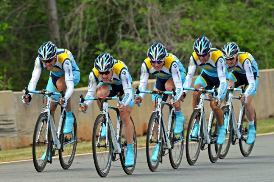 La UCI admite al Astana en el World Tour, pero sometido a control