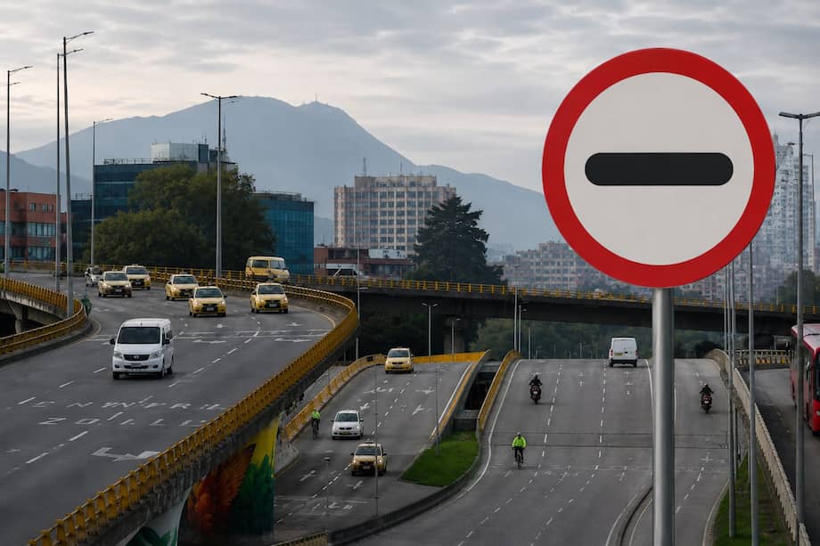 Una vez identificada la señal, Mahecha recomienda disminuir la velocidad, conducir con mayor precaución y estar atento a las indicaciones de los agentes.