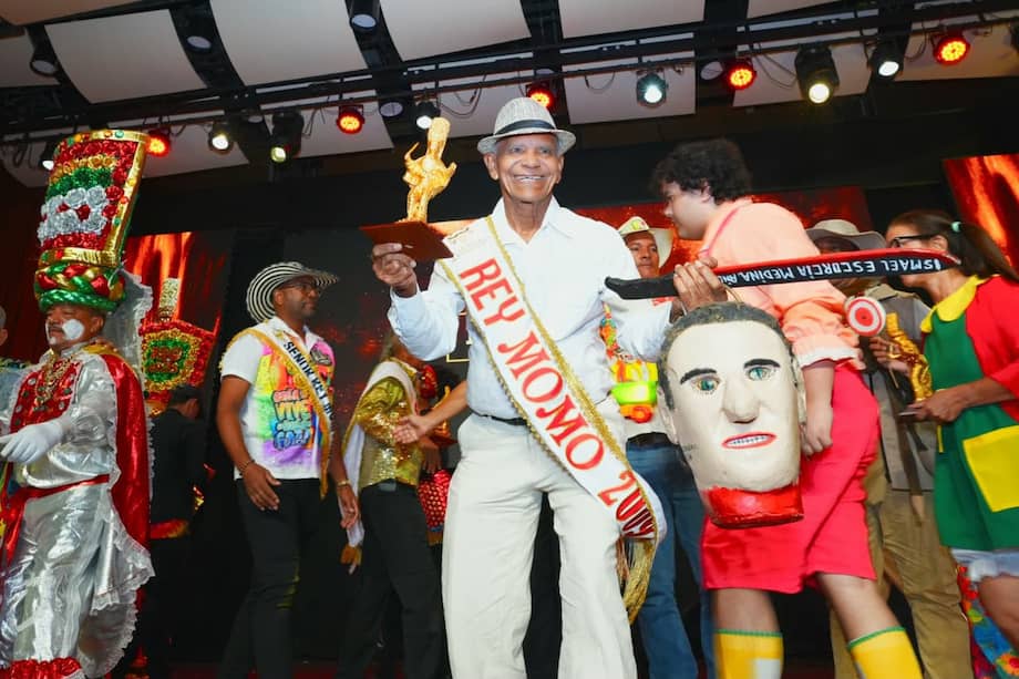 La ceremonia también rindió homenaje a los Reyes del Carnaval, líderes de tradición, maestros carroceros y hacedores que, con su dedicación, mantienen vivo el legado de la manifestación cultural declarada por la UNESCO como Patrimonio Cultural Inmaterial de la Humanidad.