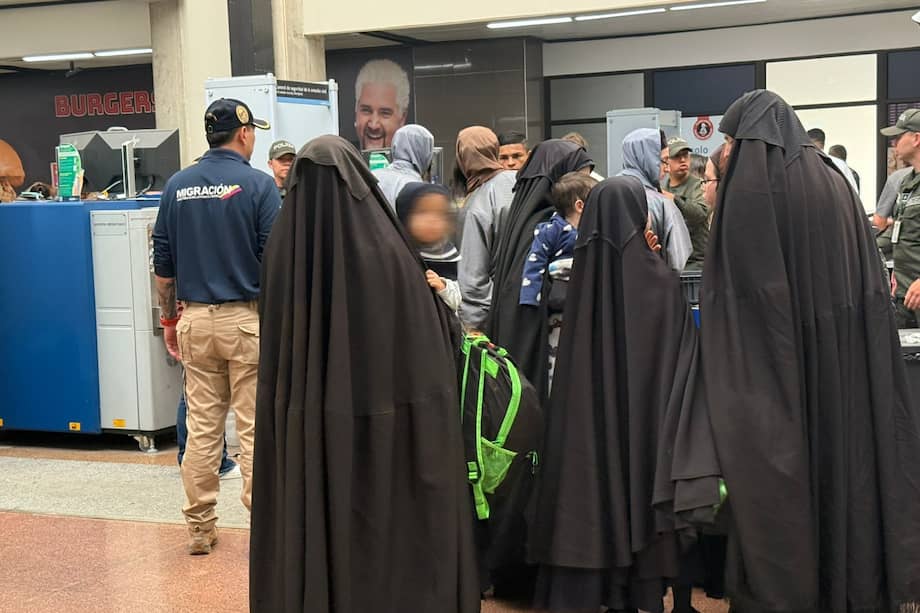 Imágenes del proceso de expulsión de los integrantes de Lev Tahor.