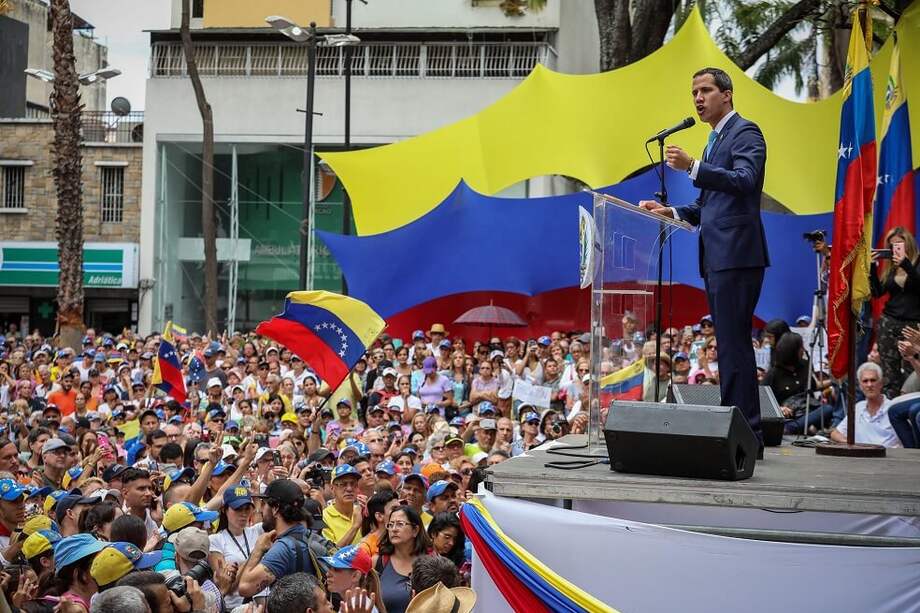 El jefe del Parlamento, Juan Guaidó, encabezó este viernes un "cabildo abierto" en Caracas para anunciar nuevas acciones en su lucha por desalojar del poder a Nicolás Maduro. / EFE