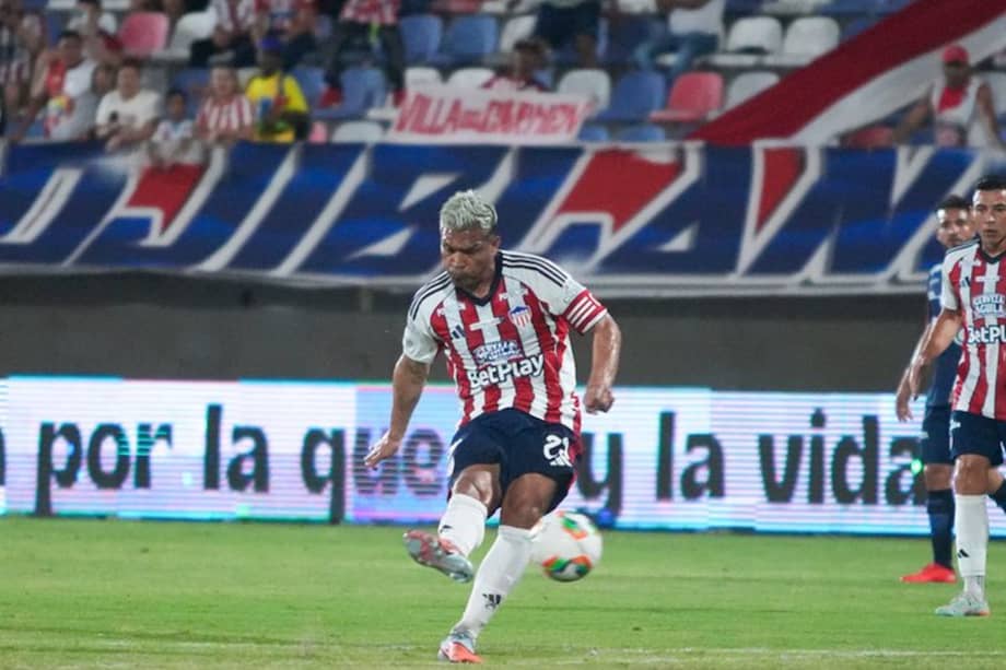Teófilo Gutiérrez, con la camiseta de Junior, en Barranquilla.