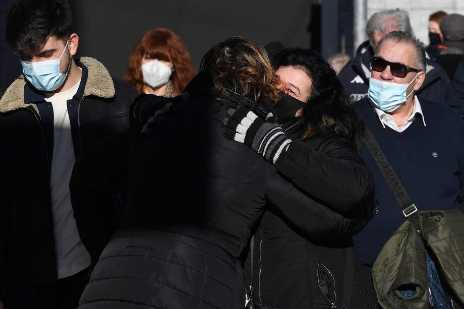 El contacto físico ha sido estrictamente reducido en Italia para evitar el contagio del coronavirus.