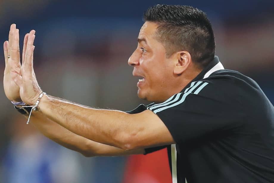 El técnico Héctor Cárdenas confía en que, con el paso de los partidos, la selección de Colombia mejorará en el Sudamericano Sub-20 de Fútbol. / EFE