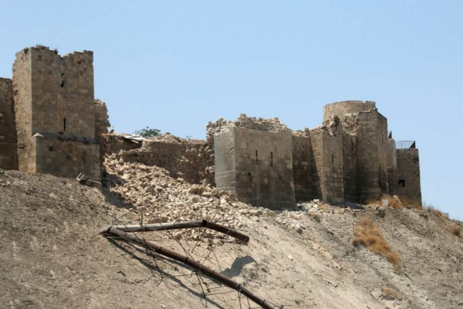 La explosión destruyó la pared de la impresionante fortificación que data del siglo XIII / AFP