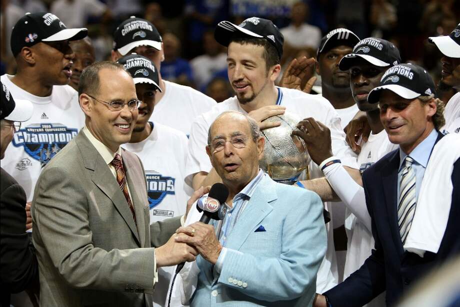Richard DeVos (Centro). / AFP.