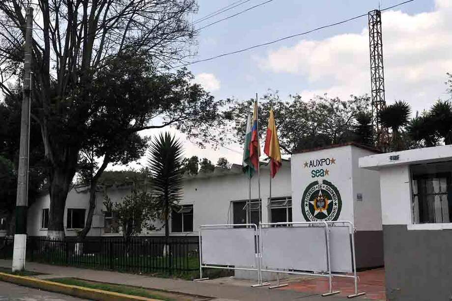 Crimen pasional en estación de Policía