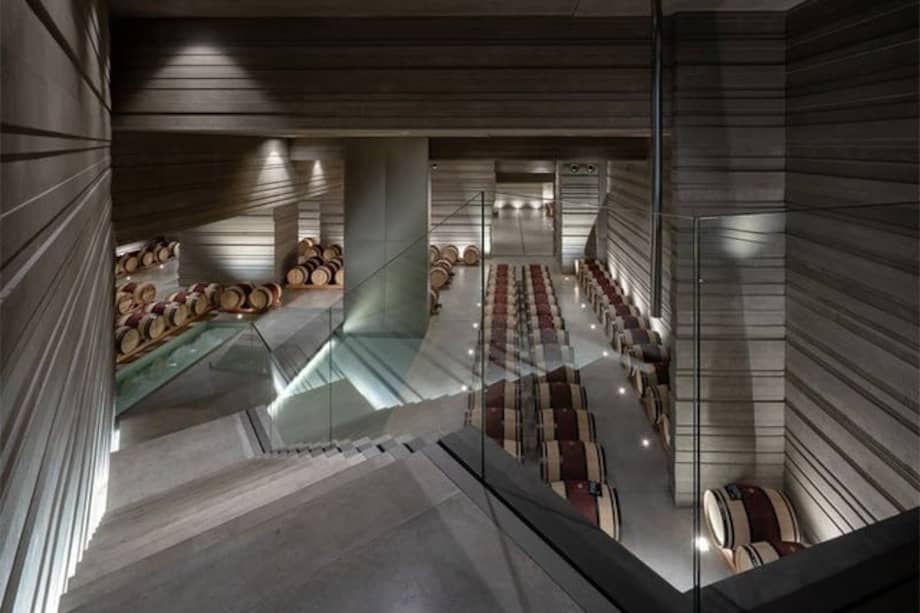 Imagen de la sala de barricas de Masseto. / Archivo particular