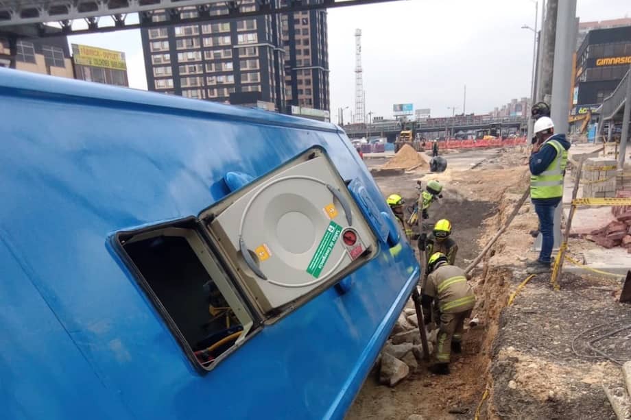 Volcamiento de bus del SITP en la av. 68 dejó tres personas heridas; bomberos realizaron el rescate y la zona sigue con paso restringido.