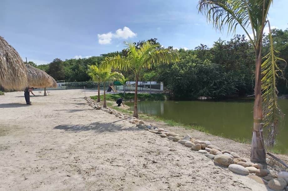 Intervención inmobiliaria en laguna protegida de Ricaurte, Cundinamarca