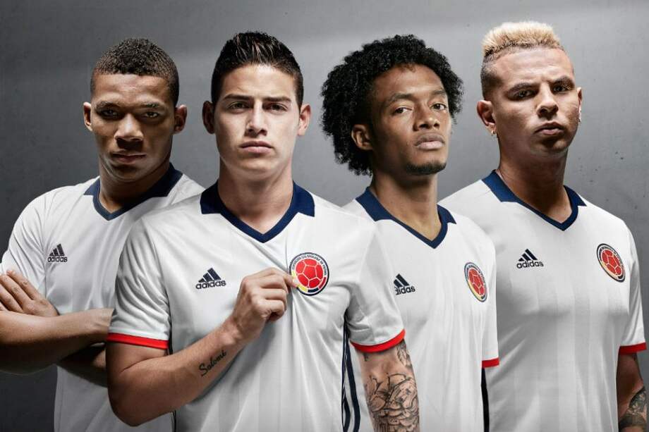 James, Cuadrado, Fabra y Cardona lucen la nueva camiseta de la Selección Colombia