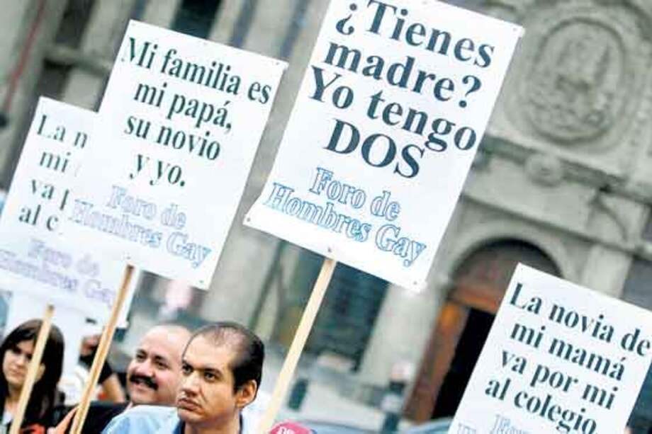 Listo referendo para que adopción de niños se permita sólo a parejas heterosexuales