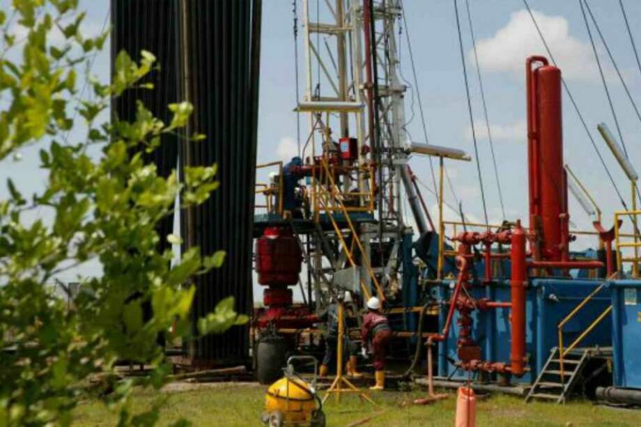 La producción petrolera se mantiene por encima del millón de barriles.