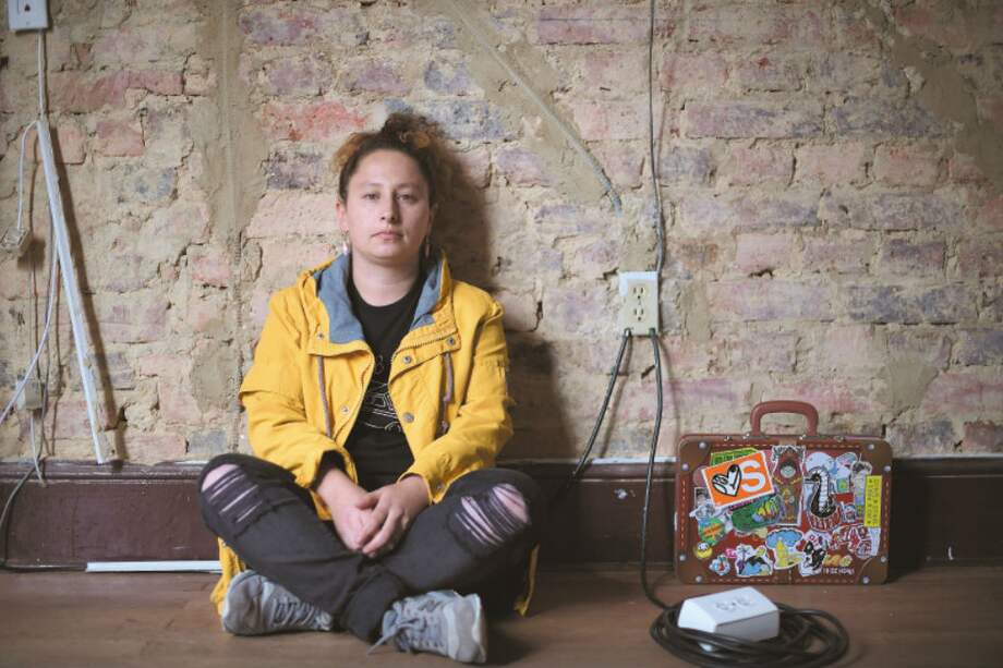 Catalina Salazar y su maleta se han convertido en las grandes agitadoras de la escena del cómic, el dibujo y el fanzine en América Latina. / Cortesía