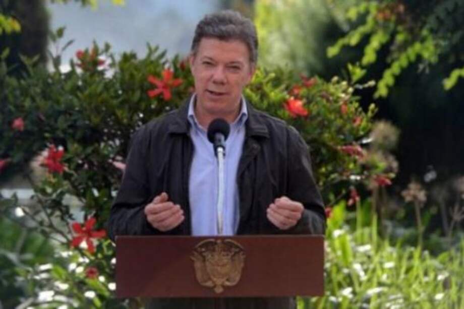 El presidente Santos pide utilizar Twitter para construir y no para destruir