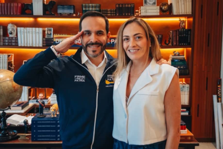 Abelardo de la Espriella en la campaña junto a Juliana Gutiérrez, la nueva ministra del Deporte.