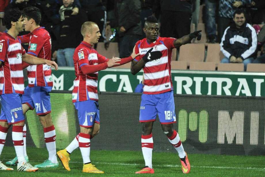 Jhon Córdoba celebra uno de los cuatro tantos que anotó con el Granada en la temporada pasada. Foto: AFP
