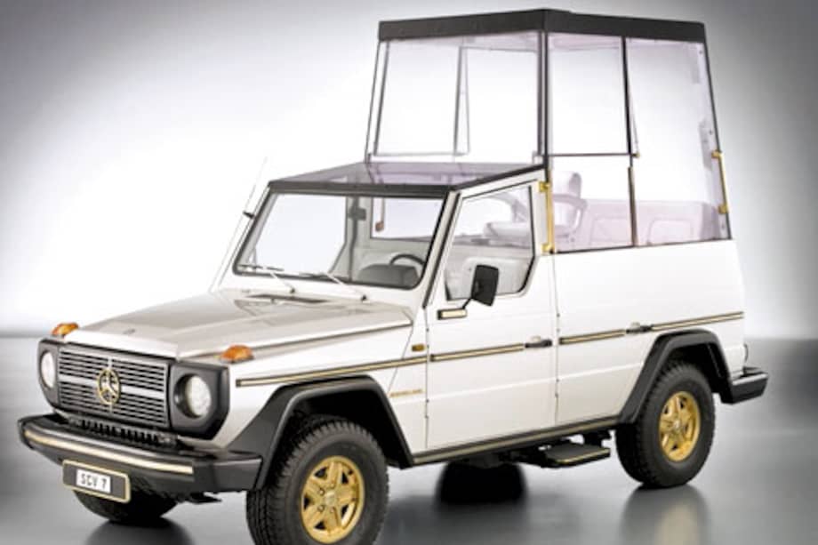 Papamóvil Seat en el que el Papa visitó Barcelona en 1982.