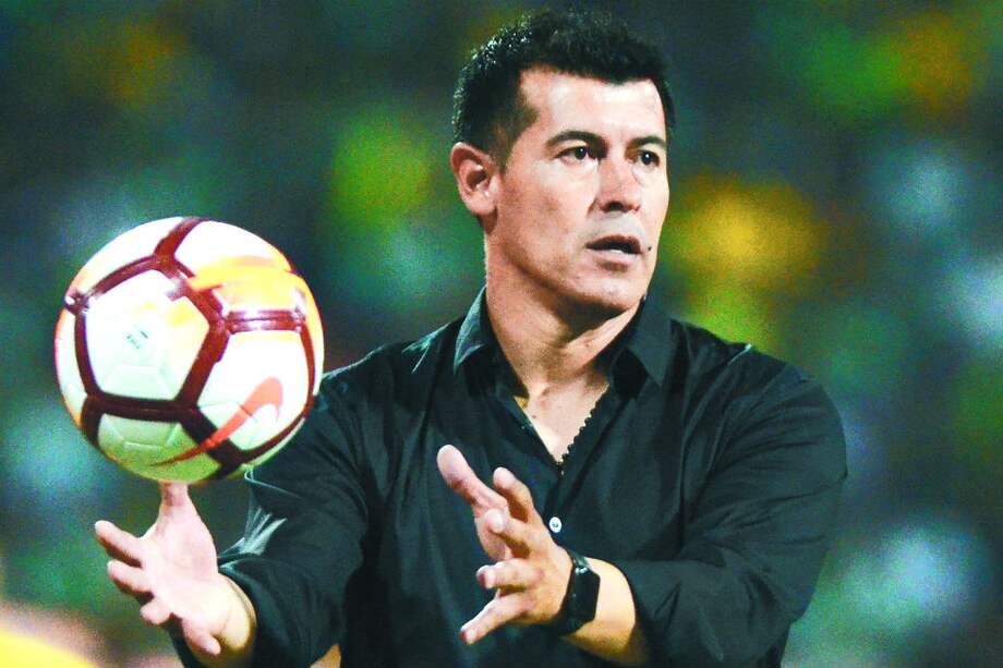 El técnico argentino llegó este año proveniente de Lanús de Argentina. / AP