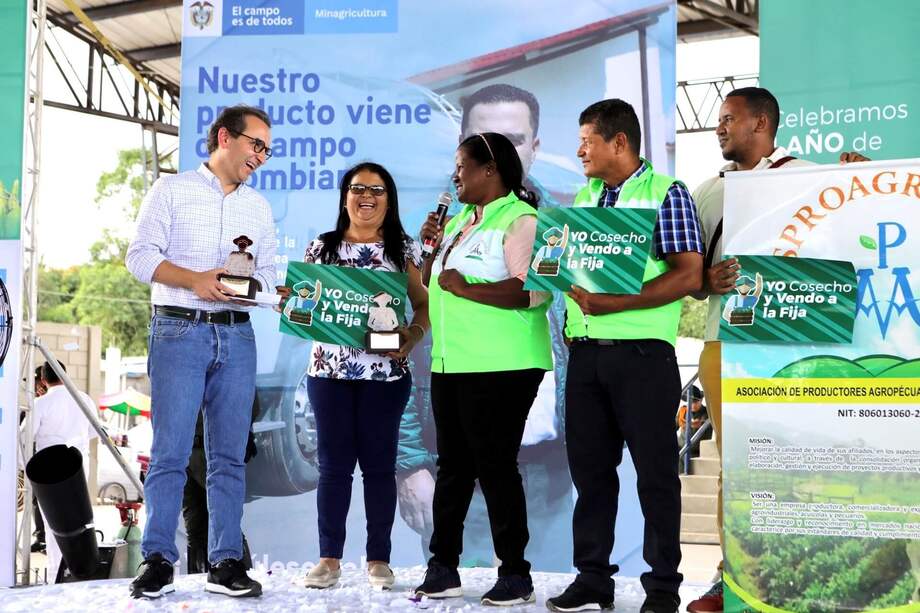 Minagricultura, productores y aliados celebran el primer año de “Coseche y venda a la fija”, en Baranoa, Atlántico. / Cortesía Minagricultura.