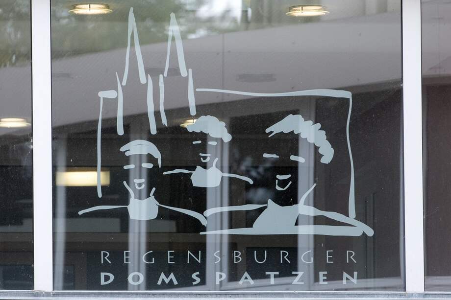 Logo del coro de niños de Regensburger Domspatzen. / AFP