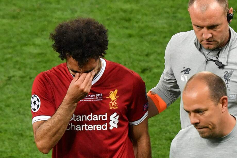 El egipcio se lesionó el hombro derecho en el partido ante el Real Madrid por la final de la Liga de Campeones / AFP