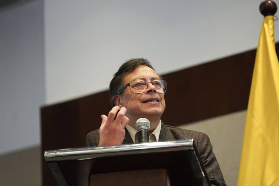El expresidente Gustavo Petro durante la presentación del 'Gabinete por la vida'.