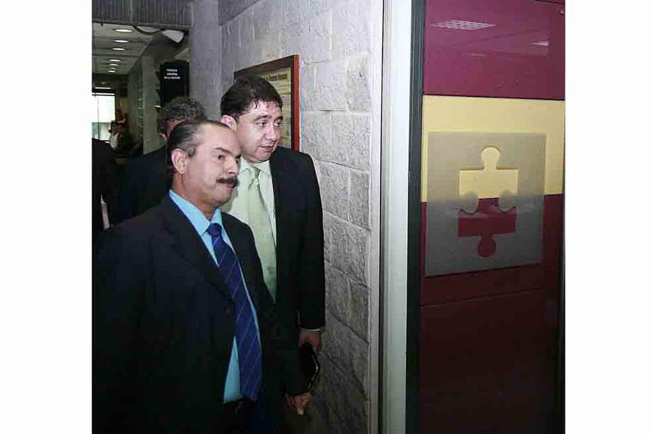 El exsenador Javier Cáceres llegando a la Fiscalía, luego de que la Corte Suprema de Justicia ordenara su captura en septiembre de 2010. / Fiscalía