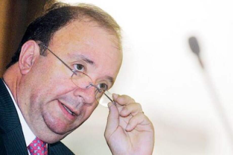 Vicecanciller defendió la "sospechosa" actuación del embajador Luis Carlos Villegas